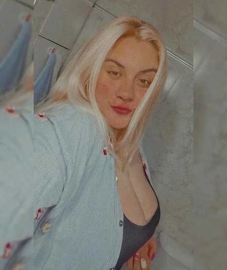 Leonela Cesar nice pornstar pictures