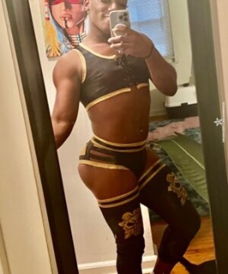 Sonny Kiss naked star pics