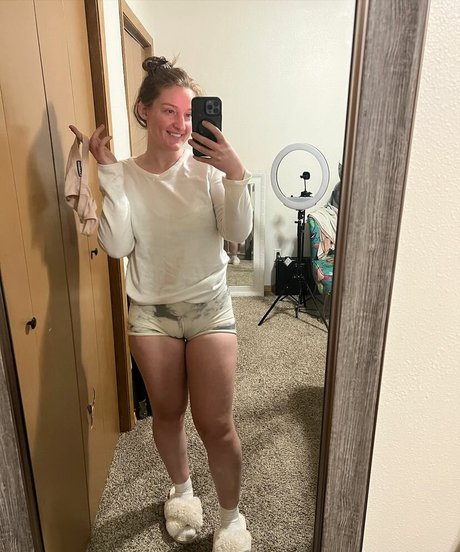 Adorablelilli sexy actress pics