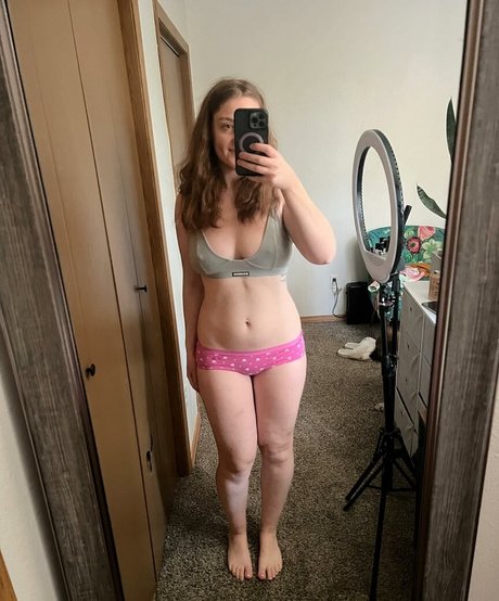 Adorablelilli model sexy galleries