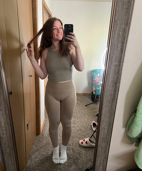 Adorablelilli model pretty img