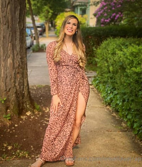 Ms Ella Vatrap sexy pornstar picture