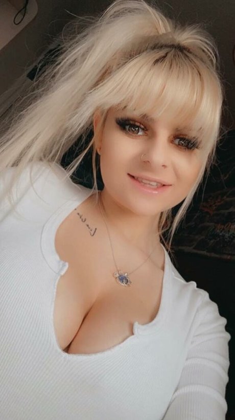 Charley Mairs naked star image