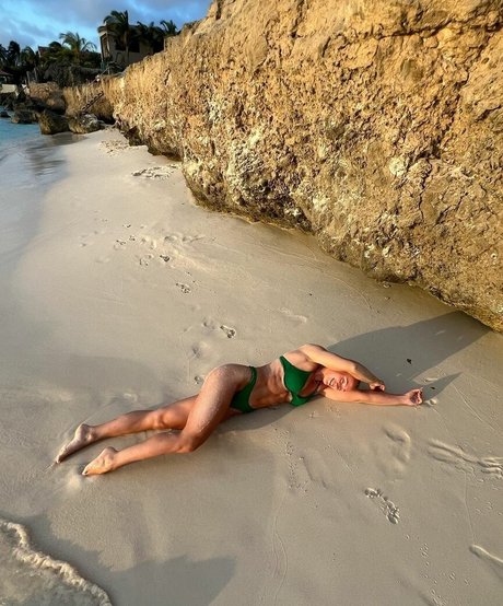 Guusje Van Geel sexy star image