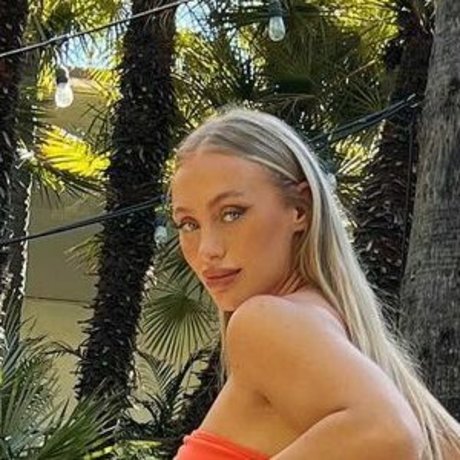 Guusje Van Geel nude pornstar gallery