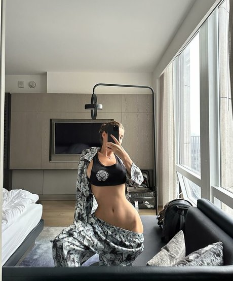 Alina garage free model img