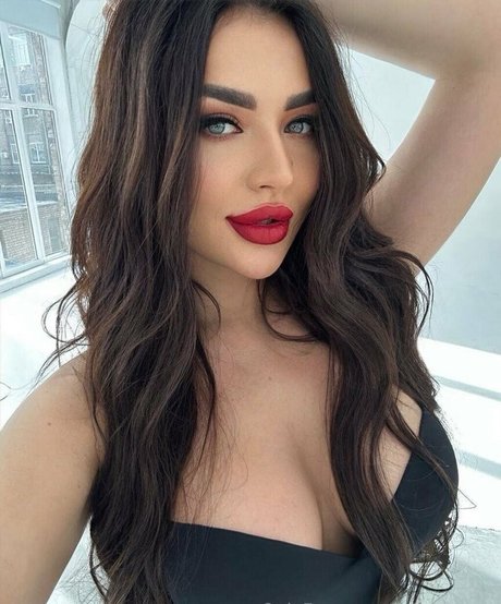 mila moon art model photo