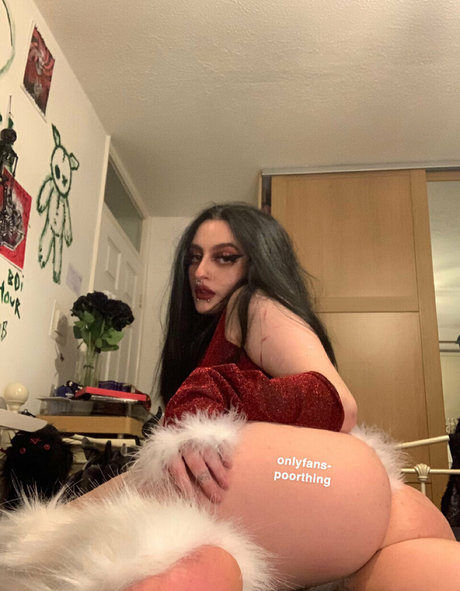 poorthing nude star image