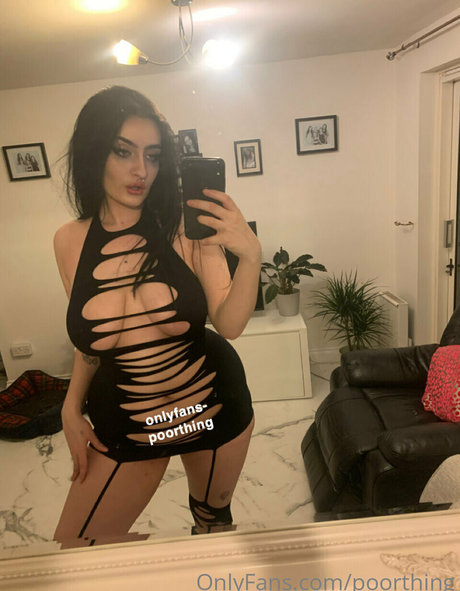 poorthing nude actress pics