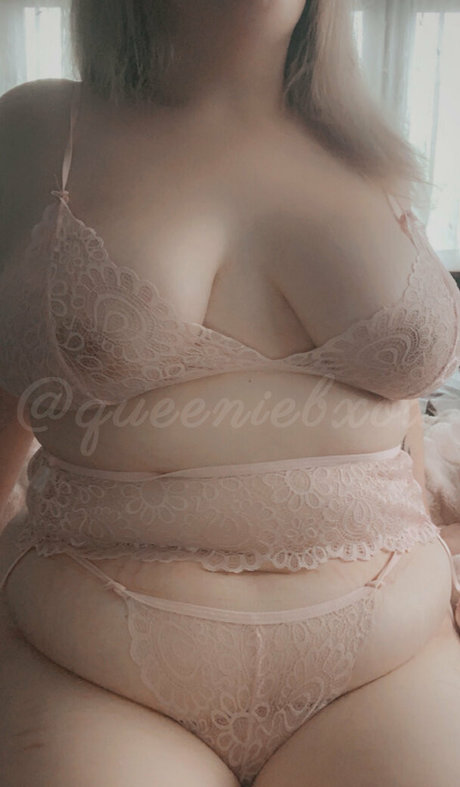 queeniebfree free actress photos