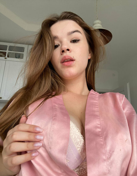 miiraamii nude actress picture