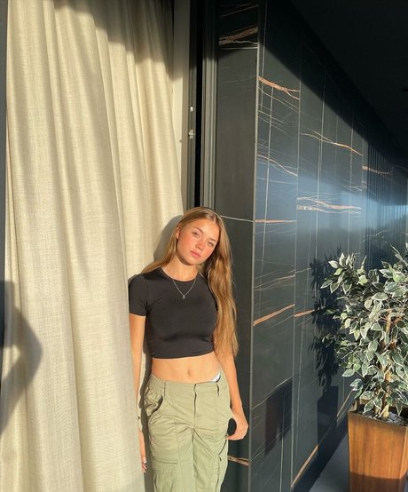 maxima mclk erotic actress photos