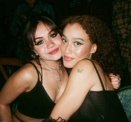 Tara Yummy naked model images