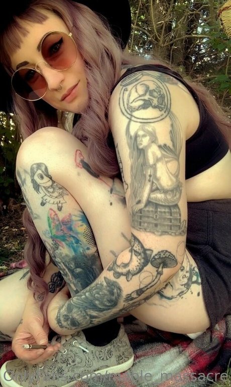 maple massacre model hot pic