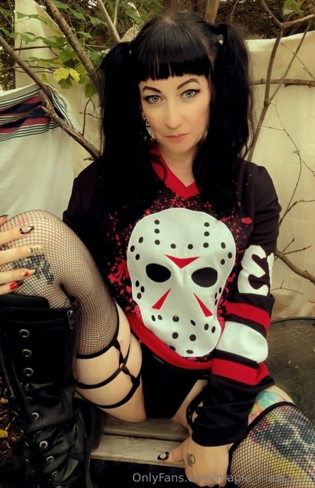 maple massacre star naked photo