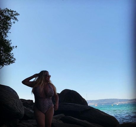 Akaren naked actress image