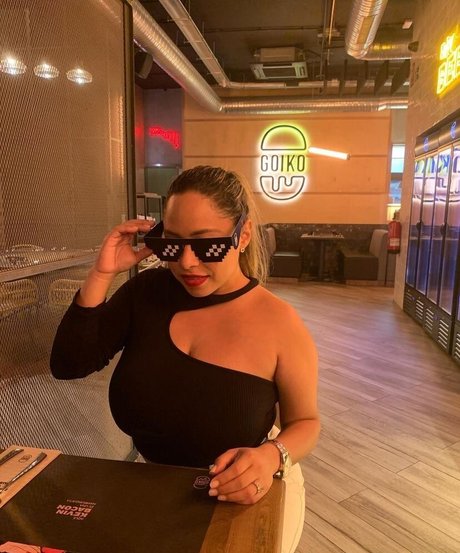 Akaren pornographic star images