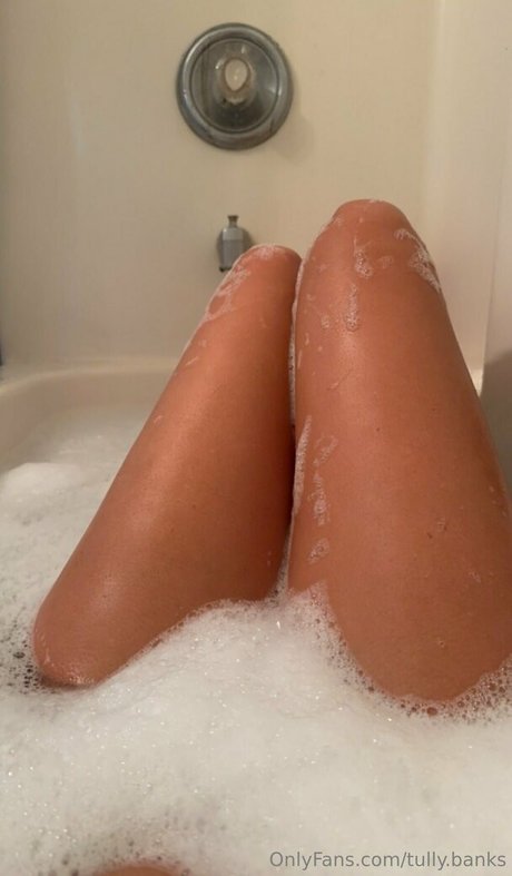 tully banks nudes star image