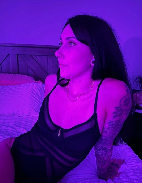 tully banks art actress galleries