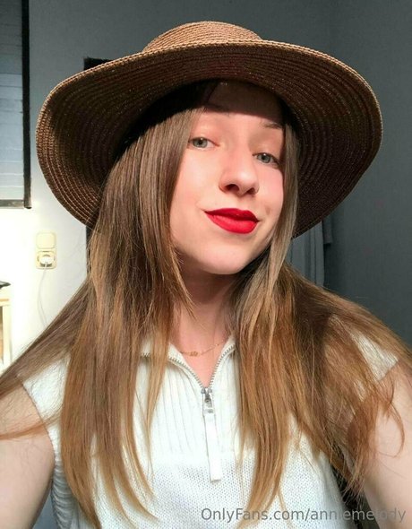 anniemelody naked model pictures