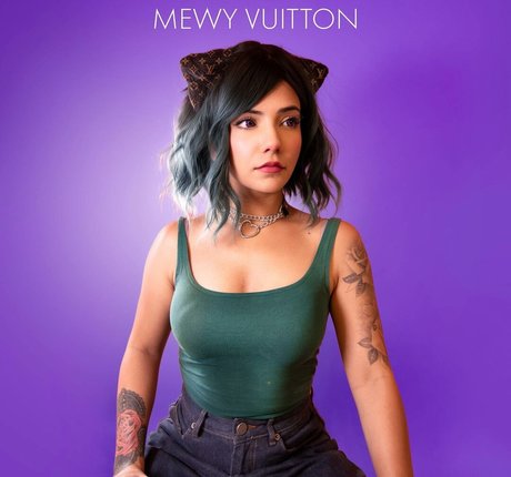 Saaniyax xxx actress pics