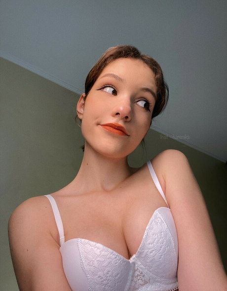 hareniks model high quality pictures