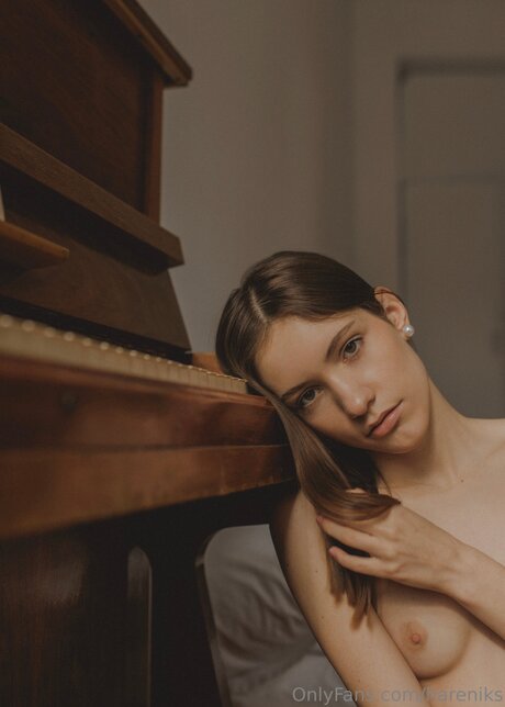 hareniks sex actress images