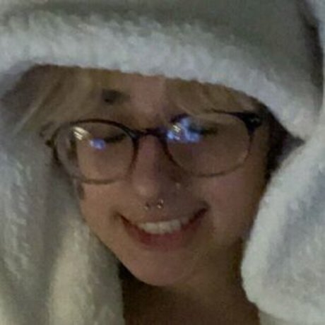 gremlinbae erotic model pic