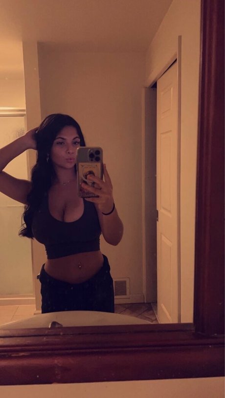 Ava Schillaci model top pic