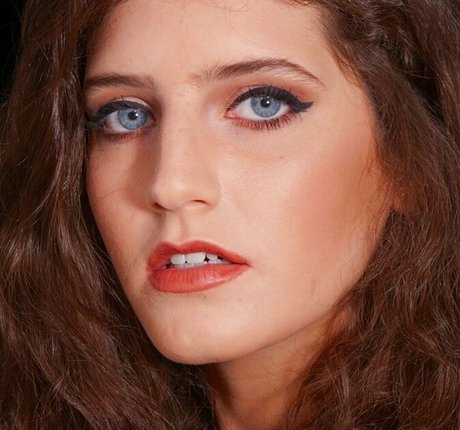 Moria Akons model image