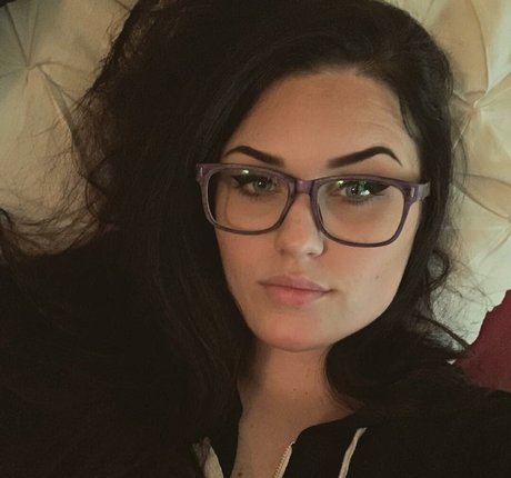 poutyfox sex star pic