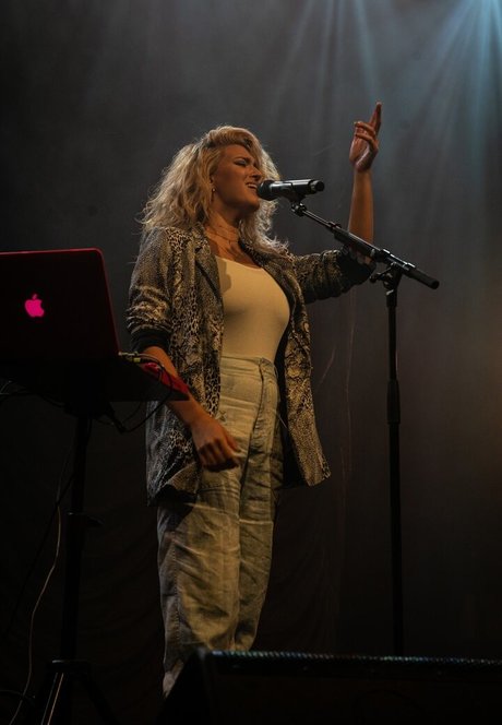 Tori Kelly pornstar adult image