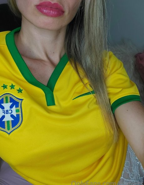 bia farts exclusive model image