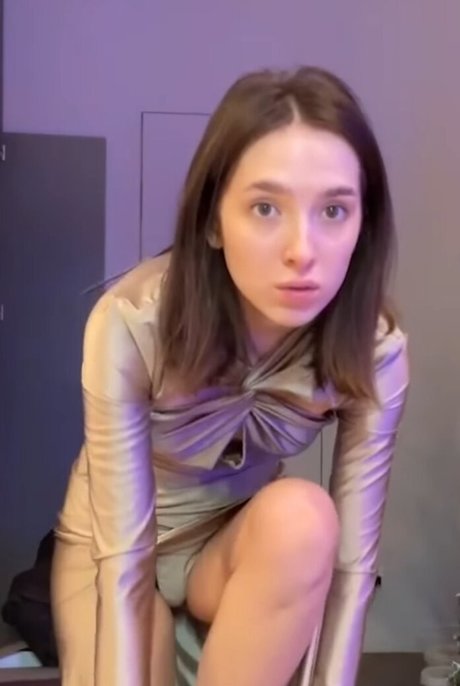 Gensyxa Twitch naked model image