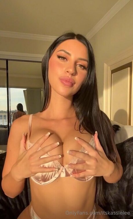 itskassielee art actress image