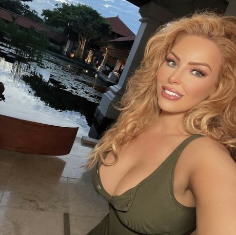 Sarah Roza MAFS AU pornstar nude photo