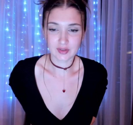 Aalliyahh model naked images