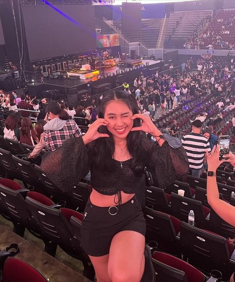 nininplays pornographic model photo