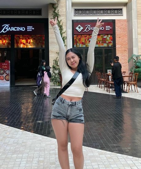 nininplays perfect actress img