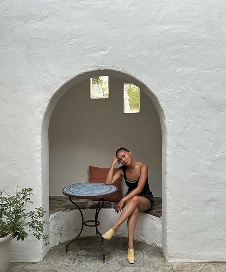 Erika Fong porn model galleries