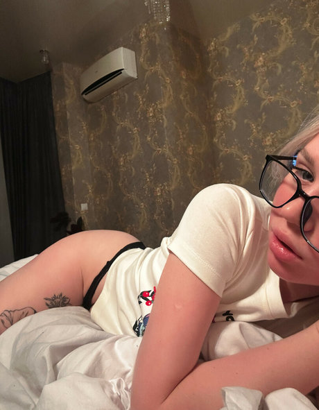 laleria nude star archive