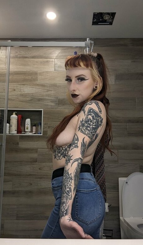 Ptite Inked model sexy photo