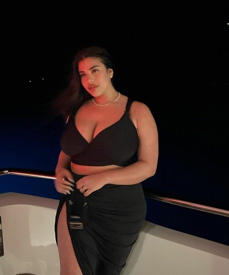 Shay Zanco naked model image