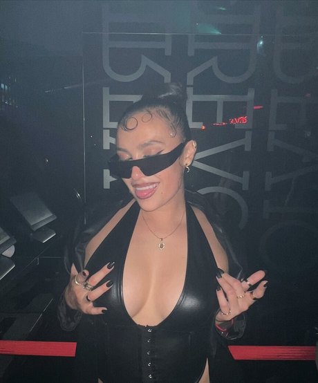 waitress onlyfans exclusive photos