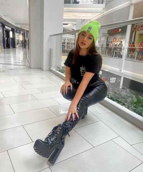 Mae Welsch pornstar nice picture