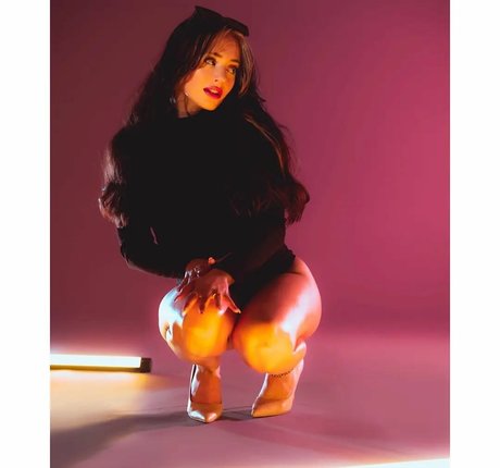 Mae Welsch star art photo