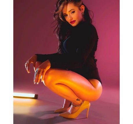 Mae Welsch model sex galleries