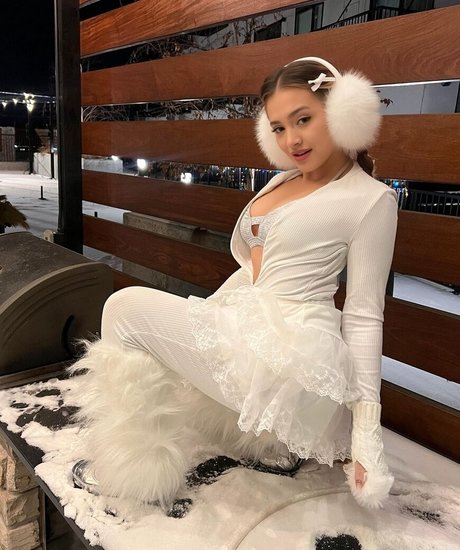 Mae Welsch hot actress pictures