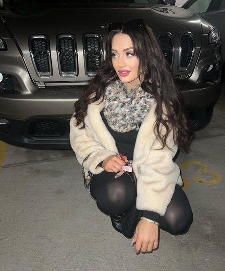 Mae Welsch hot model archive