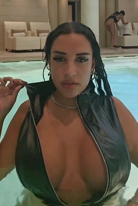 Mikaelabrbs pornstar nude galleries